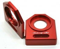 NEU Ducati M1000 u.a. Kettenspanner Achsplatte Schwinge Schutz red